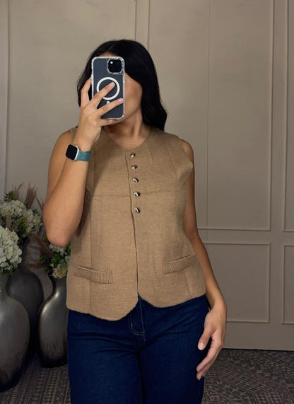 Chaleco casual botones dorados