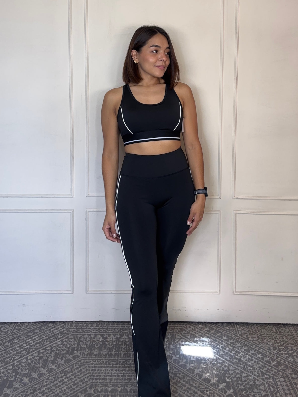Conjunto Nicole · Deportivo con Línea en Contraste