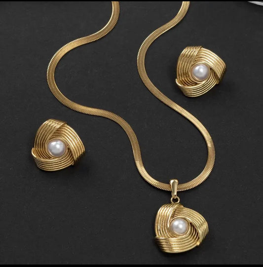 Juego de collar dorado perla