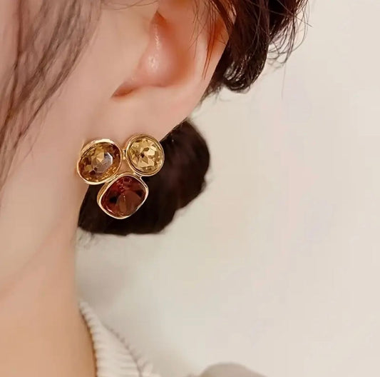Arete ocre 3 piedritas