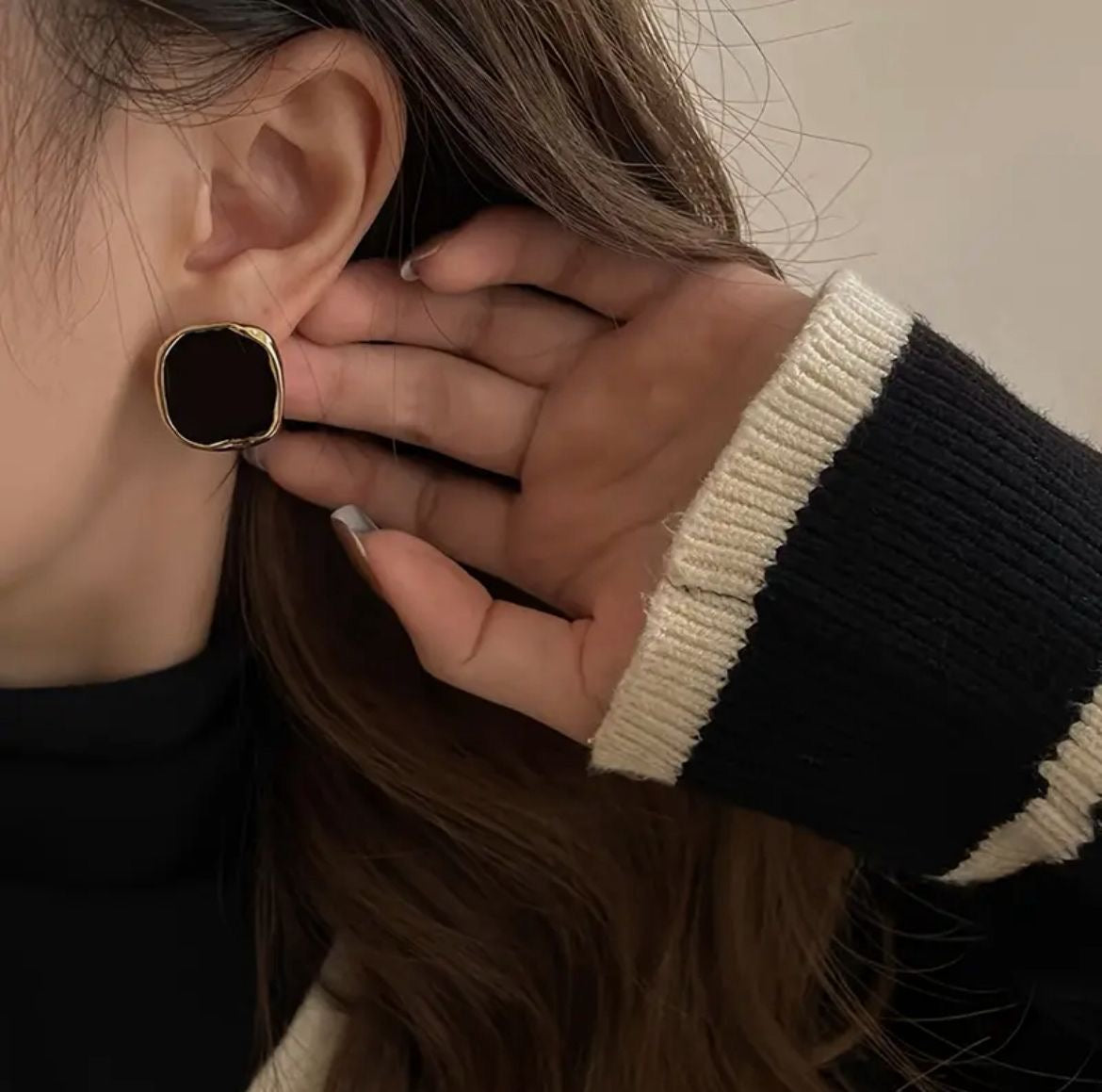 Aretes cuadro negro