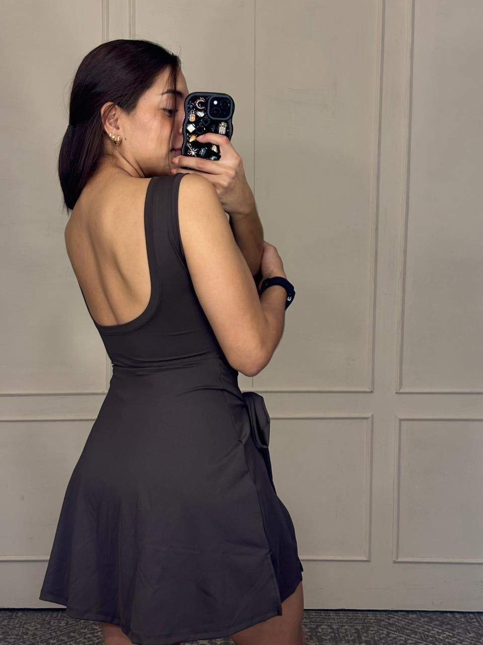 Vestido deportivo con falda cruzada