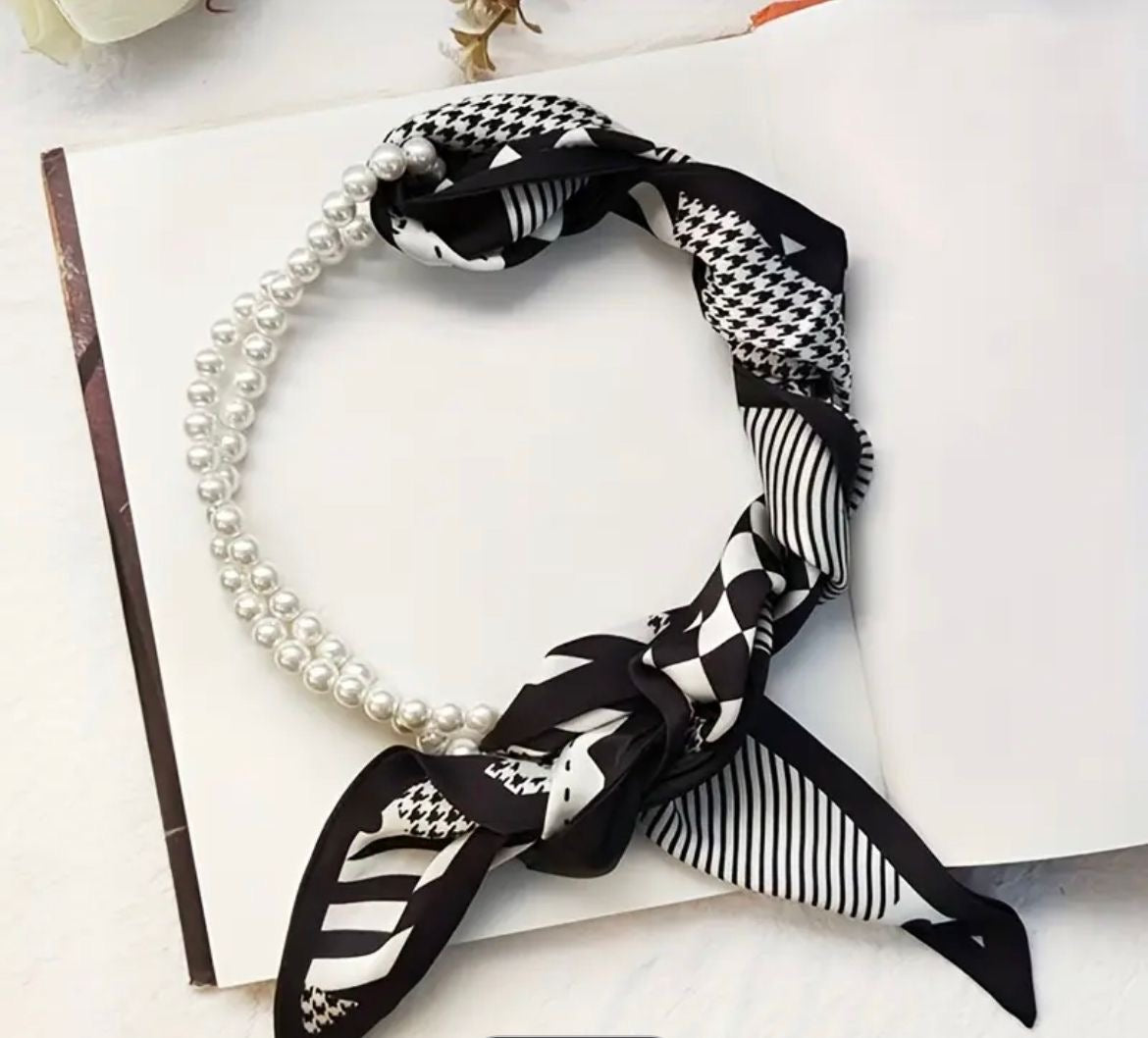 Collar perlas con pañuelo