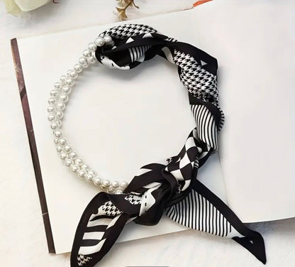 Collar perlas con pañuelo