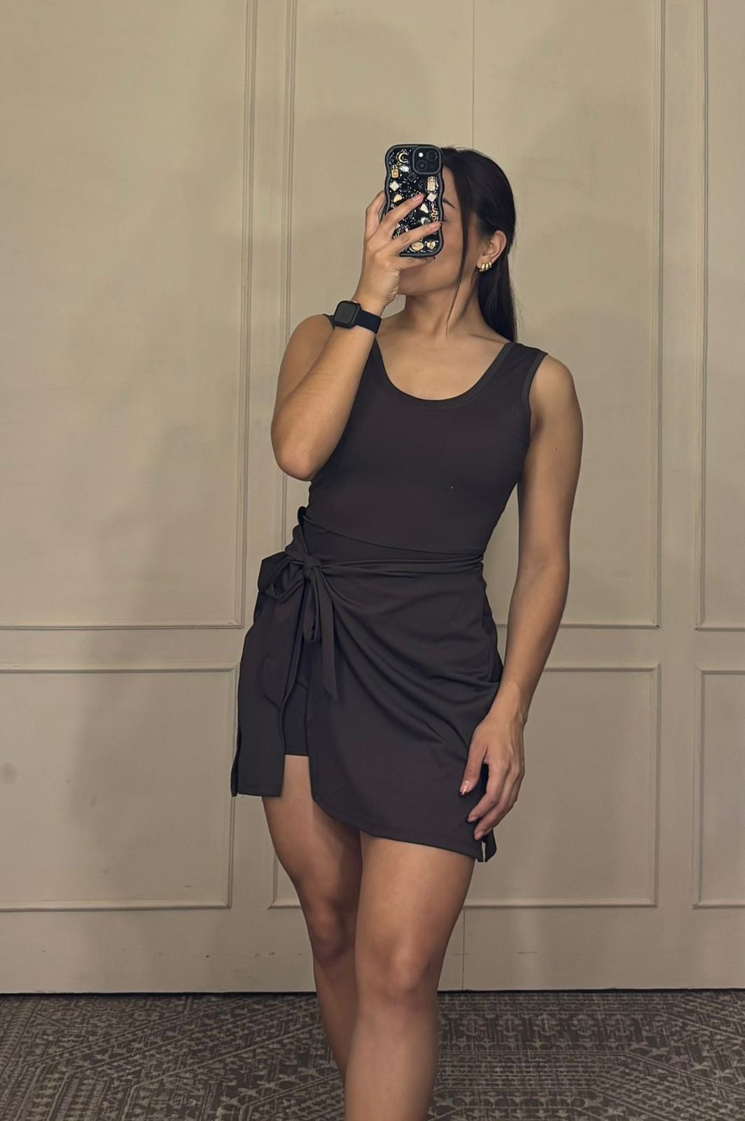 Vestido deportivo con falda cruzada
