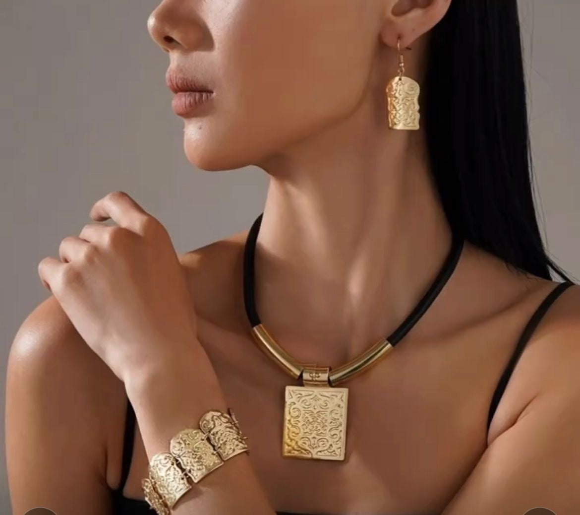 Juego de pulcera,arete y collar chapa de oro