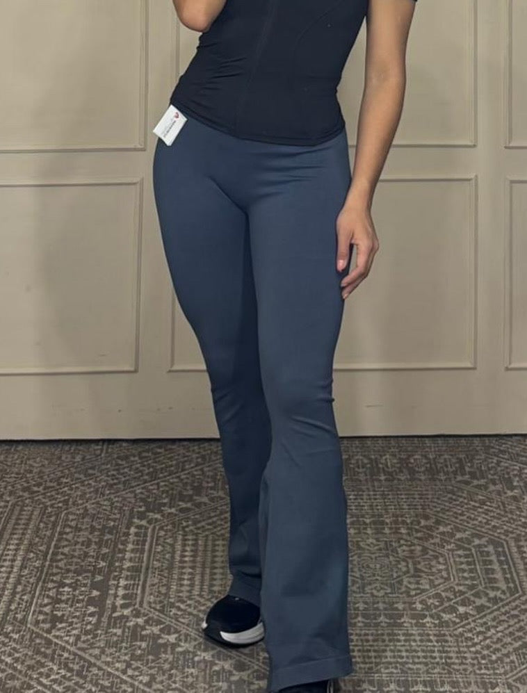 Legging deportivo acampanado