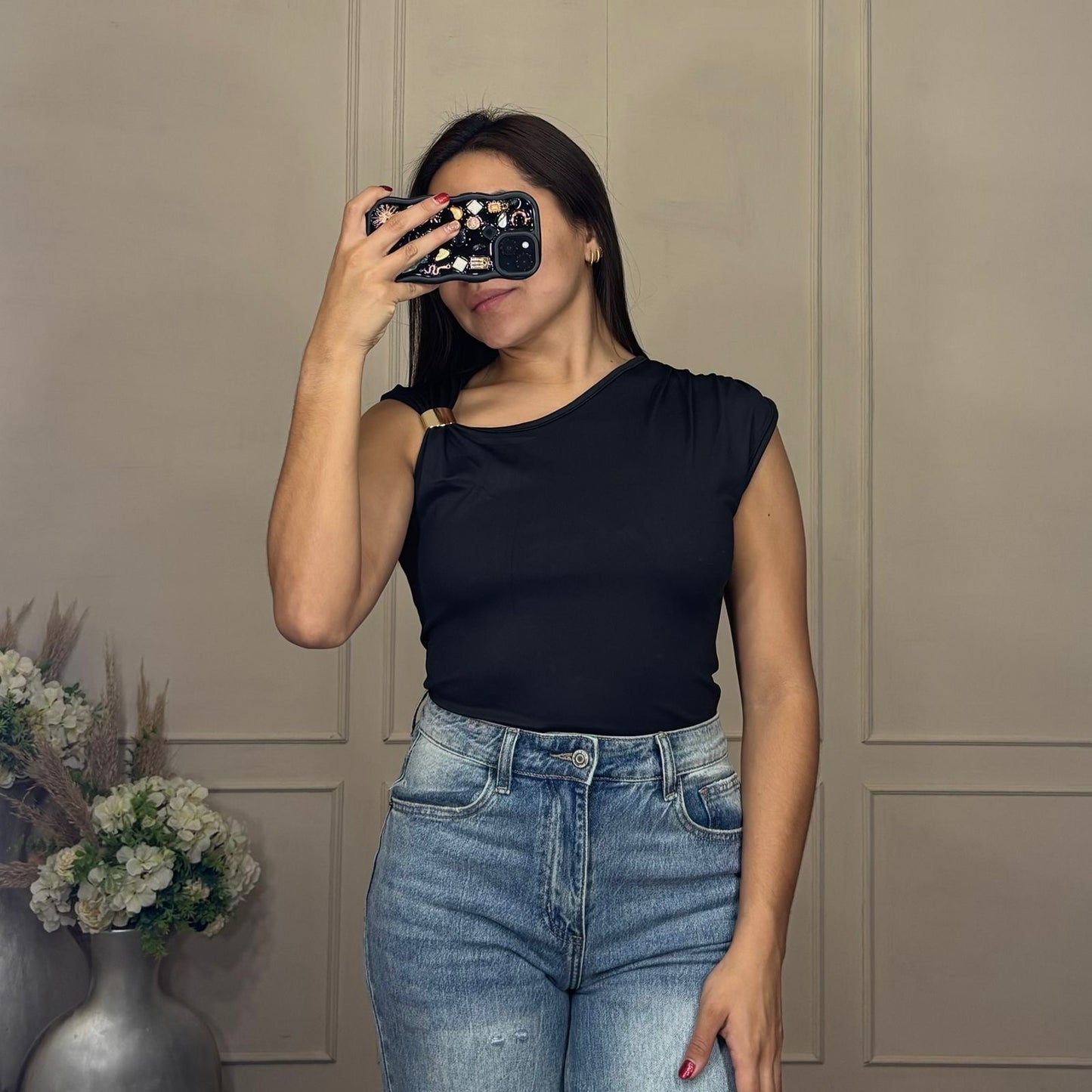 Blusa broche dorado