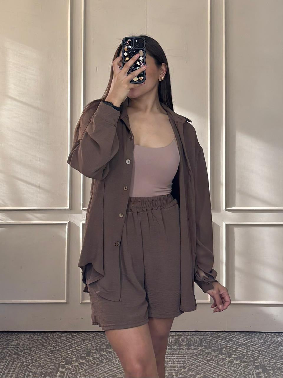 Conjunto short y blusa botones manga larga