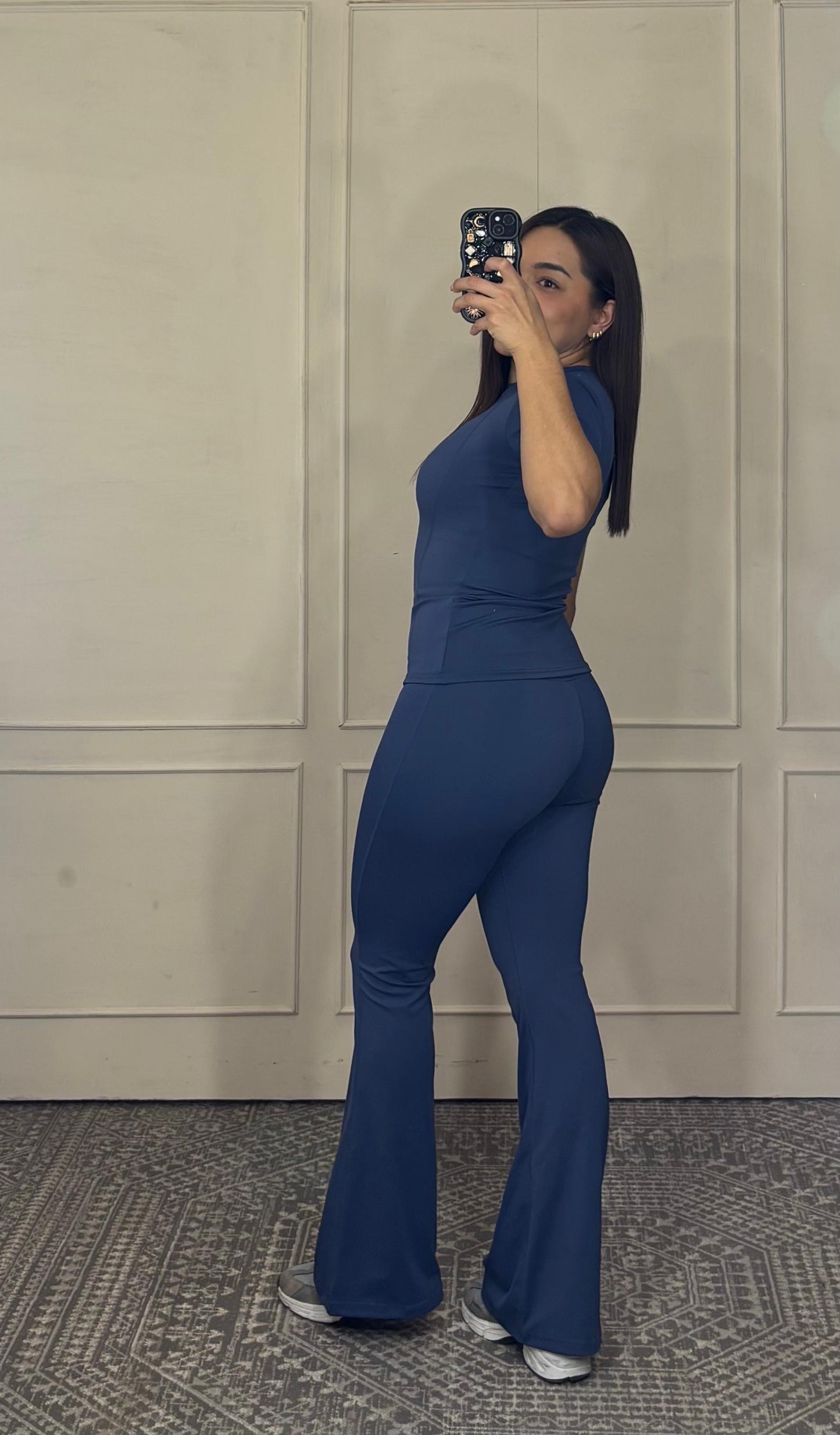 Pantalón deportivo acampanado