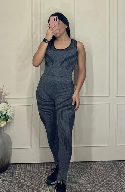 Conjunto deporivo pantalon y top