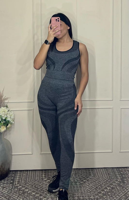 Conjunto deporivo pantalon y top