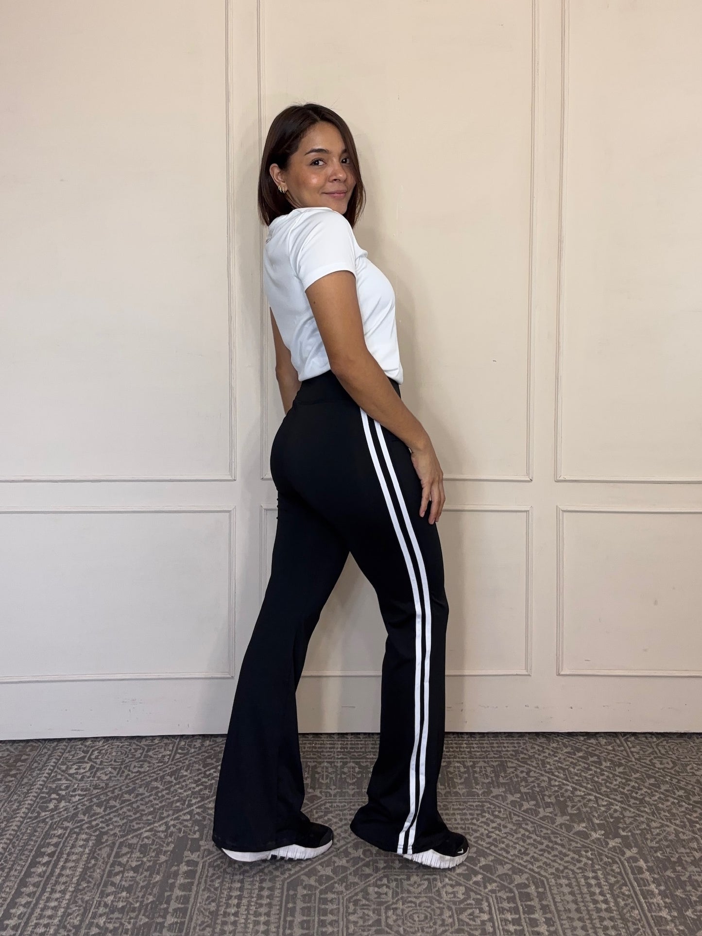 Pantalón Deportivo Líneas Laterales