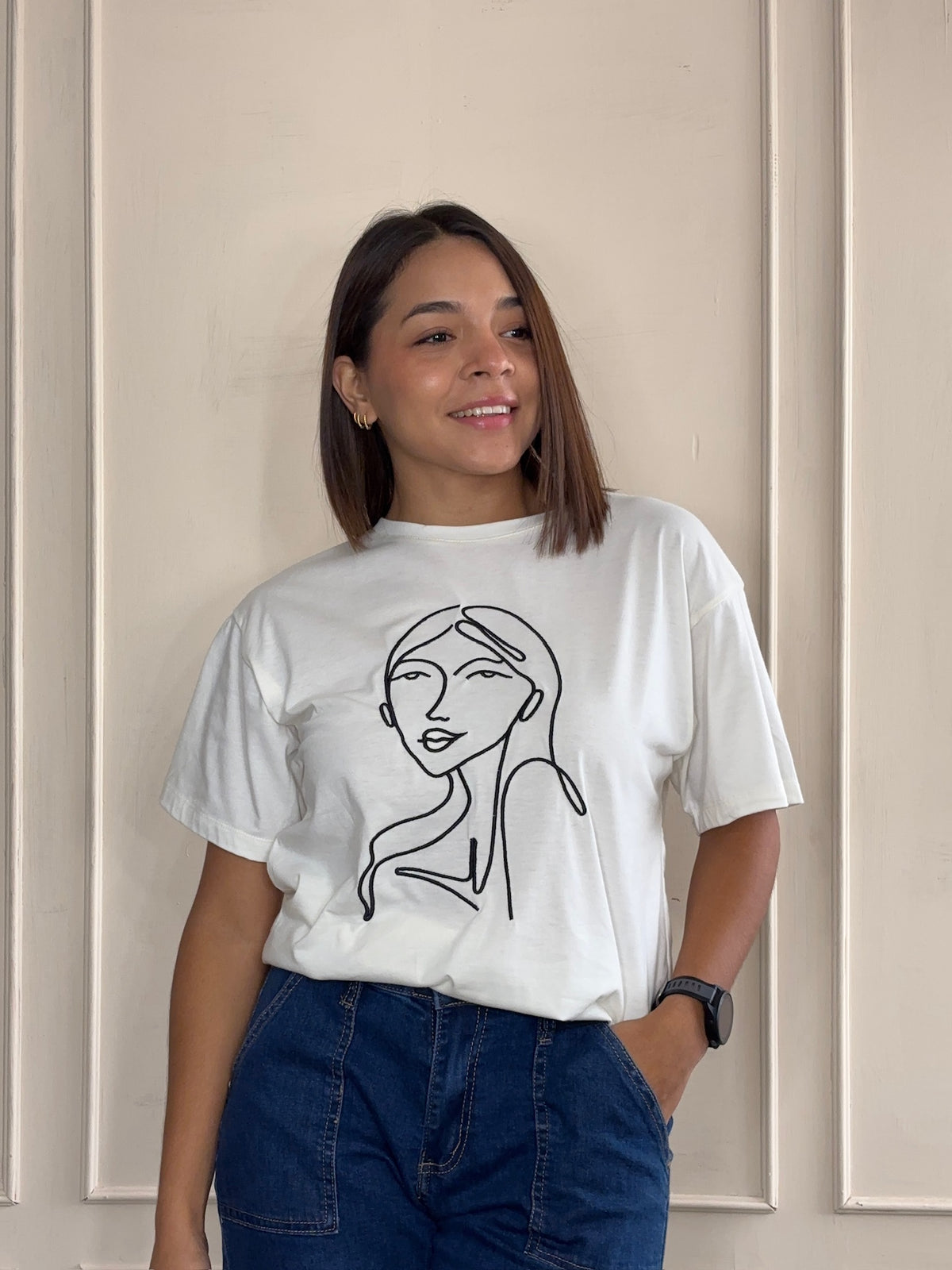 Playera Adela · Rostro en Trazo Lineal