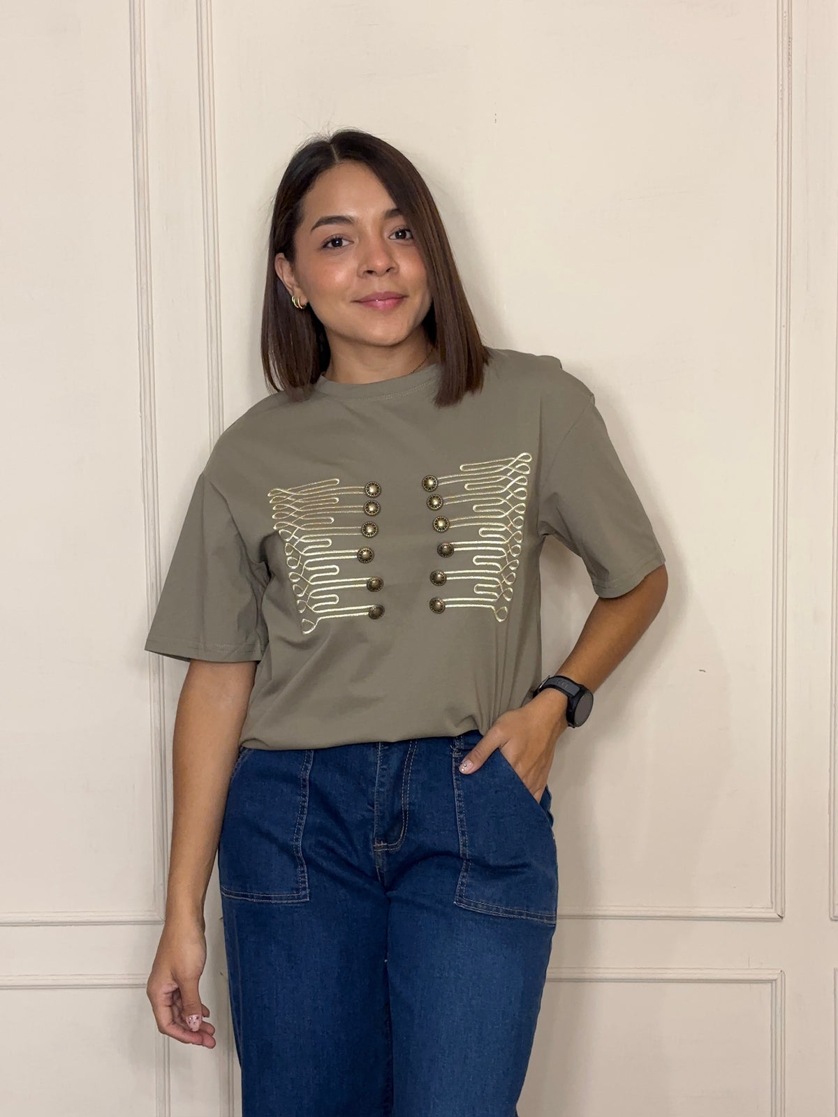 Playera Aurelia · Detalle Dorado Napoleón