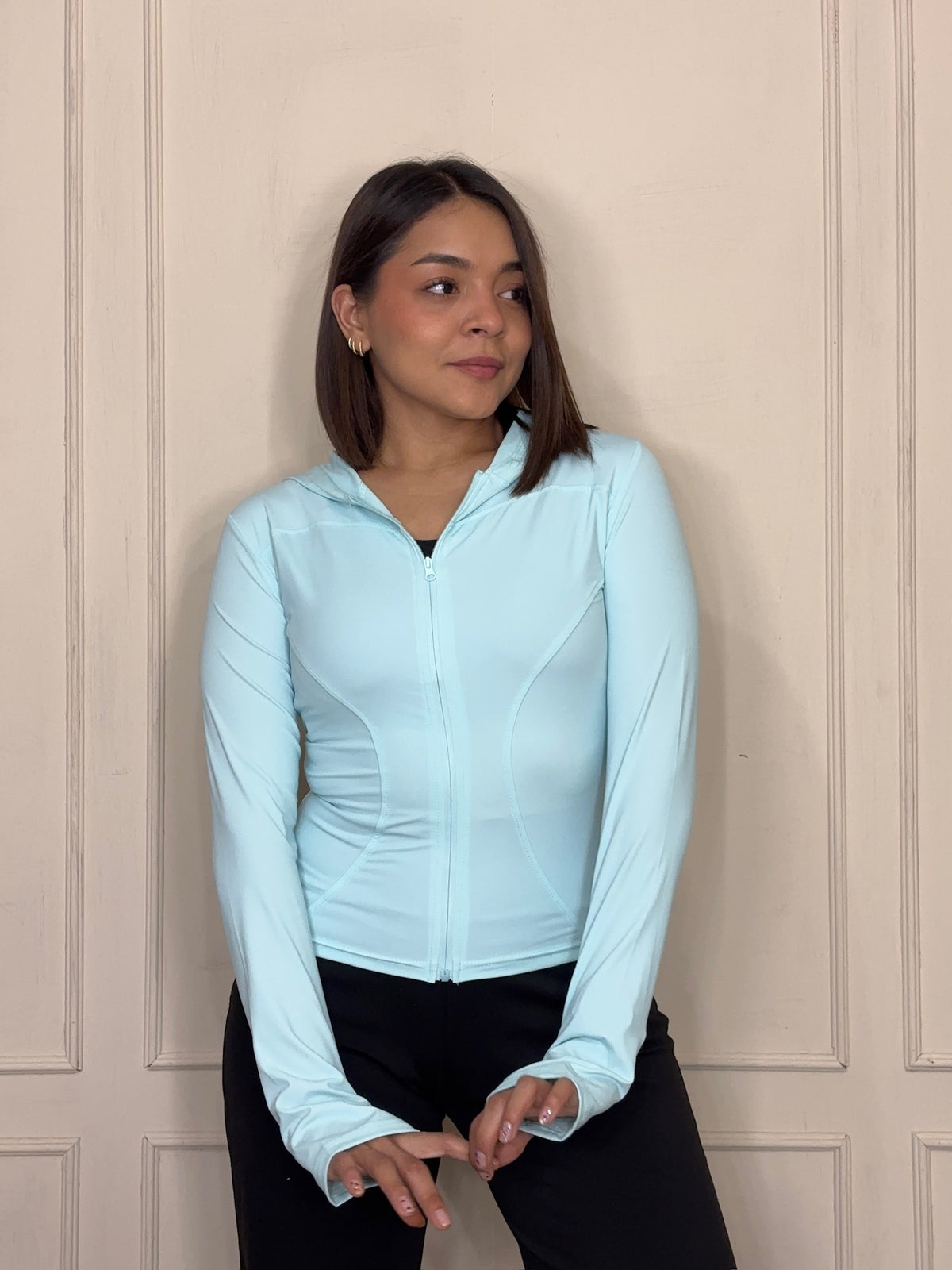 Chamarra Vanessa · Deportiva con Gorro