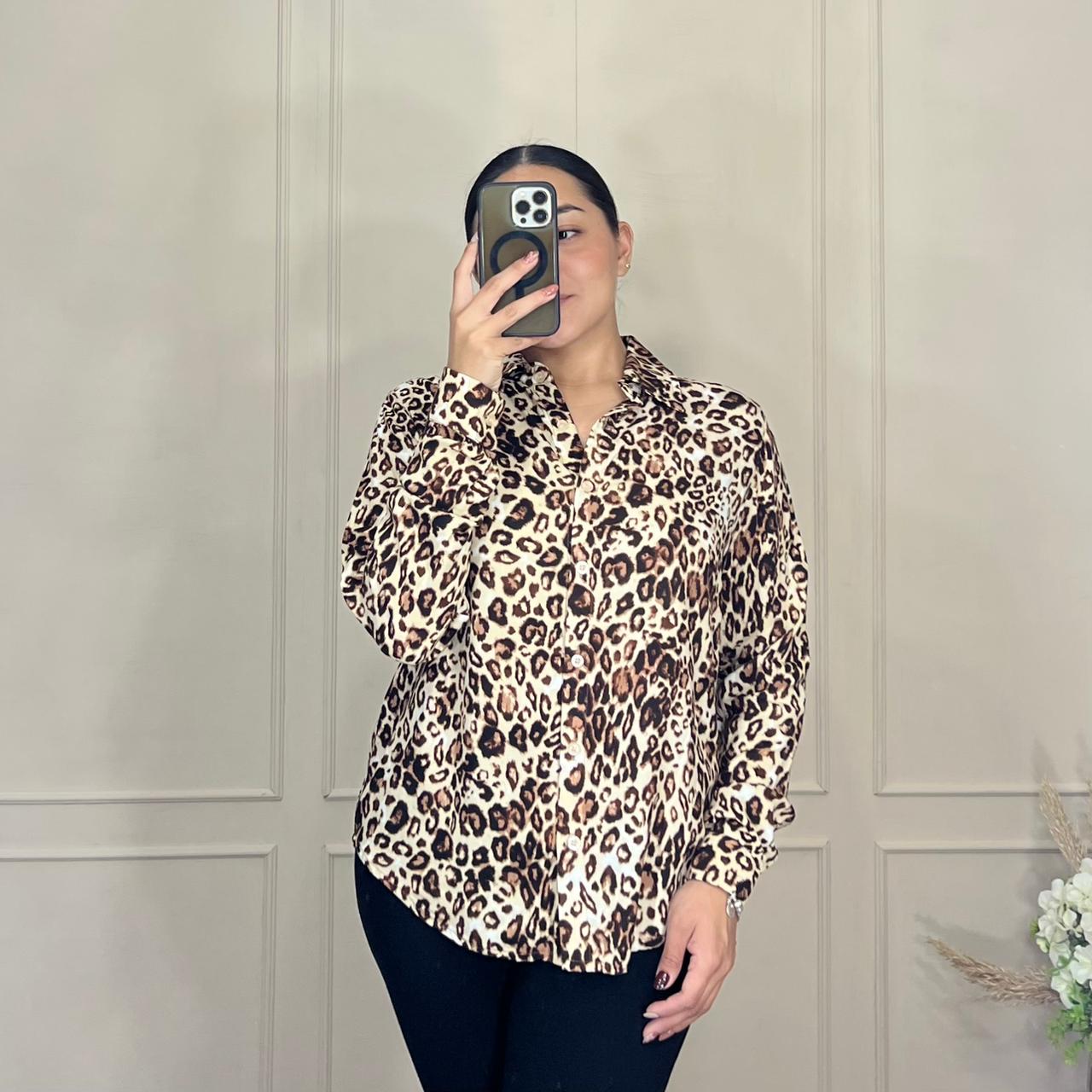 Blusa animal print manga larga