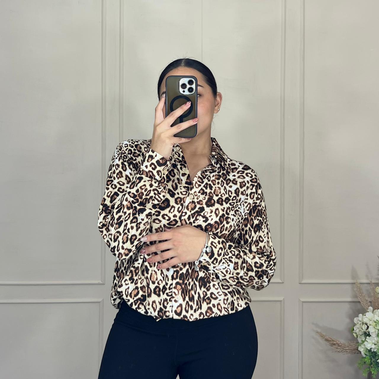 Blusa animal print manga larga