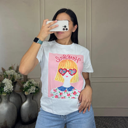 Blusa mona con lentes