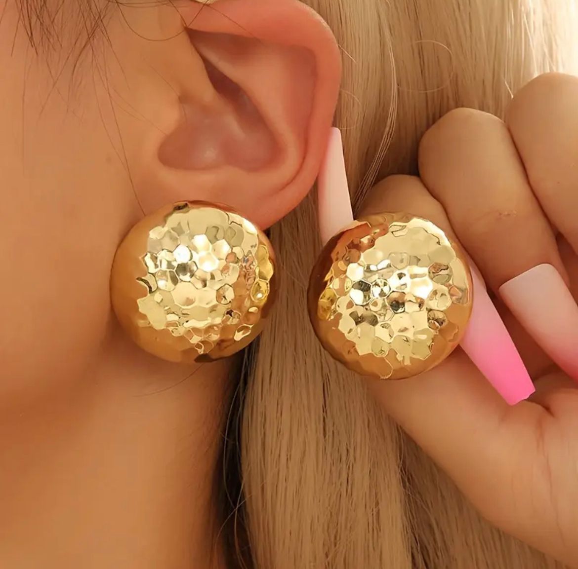 Aretes boton dorado