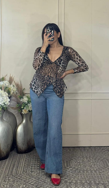 Blusa animal print tela mesh.