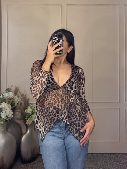 Blusa animal print tela mesh.