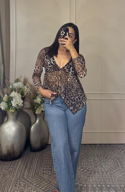 Blusa animal print tela mesh.