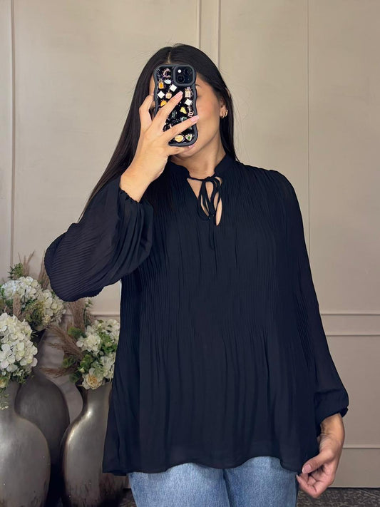 Blusa surcida negra manga tres cuartos