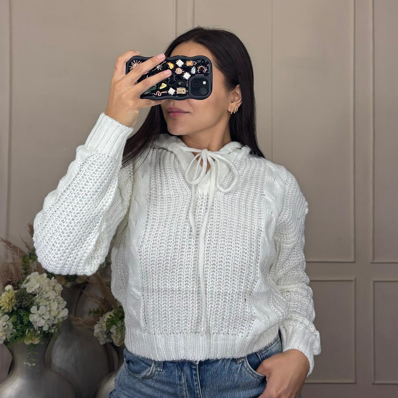 Sueter tejido con gorro