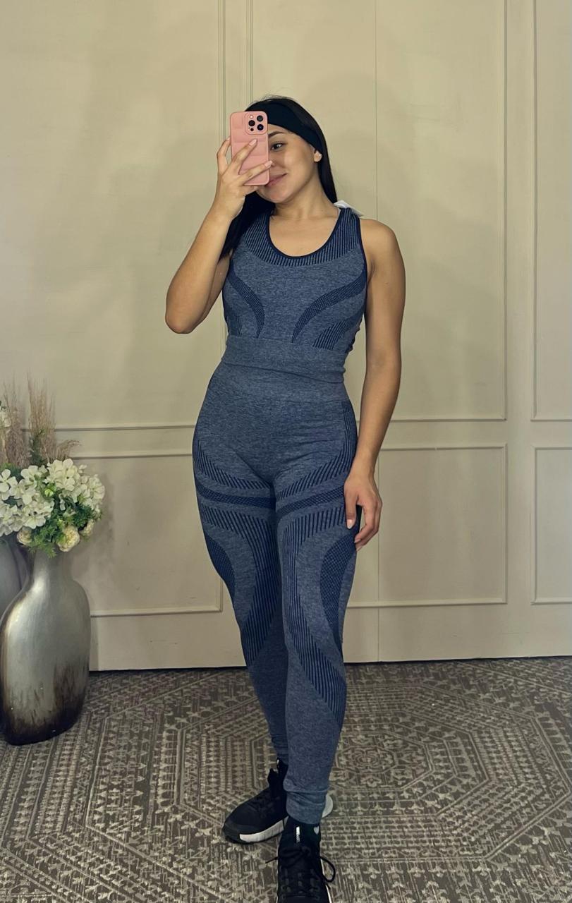 Conjunto deporivo pantalon y top