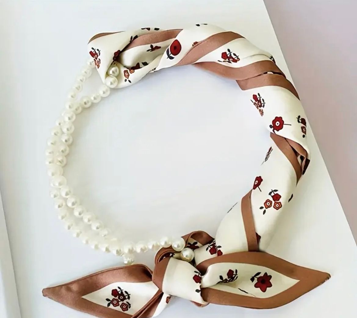 Collar perlas con pañuelo