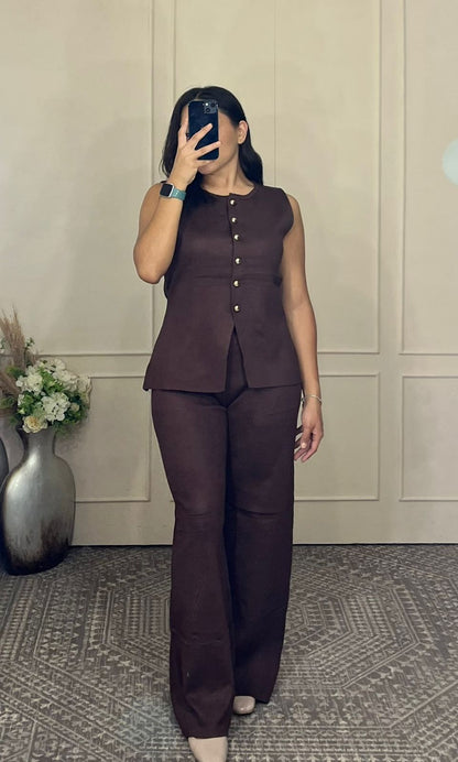 Conjunto chaleco botones dorados y pantalon
