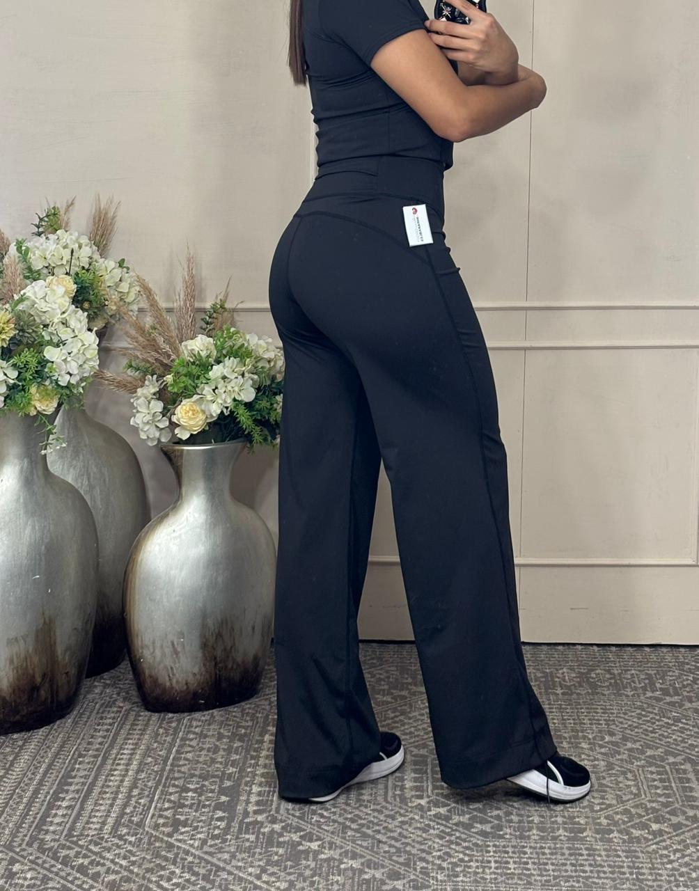 Pantalón deportivo corte recto